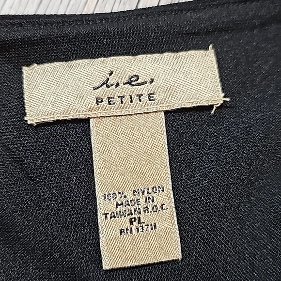 NEW i.e. PETITE BLACK LINED SLEEVELESS CICKTAIL DRESS - Picture 12 of 13